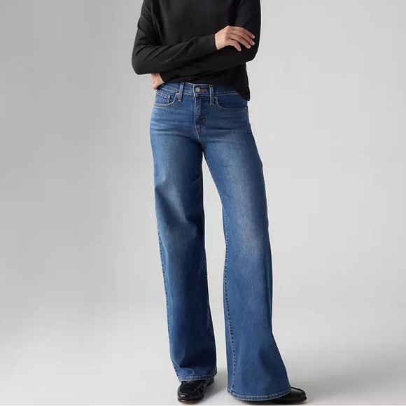 Levi's Denim - NWT Levi’s 318 Wide Leg Jeans